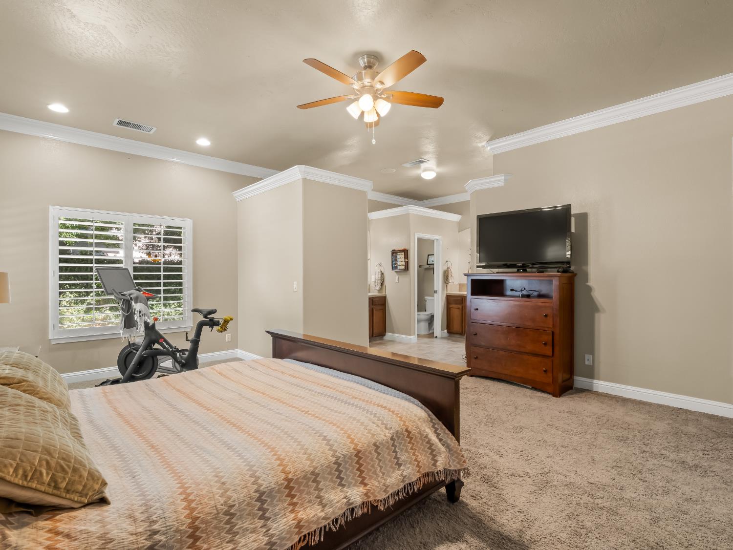 1755 N Cherry Ln, Clovis, CA 93619