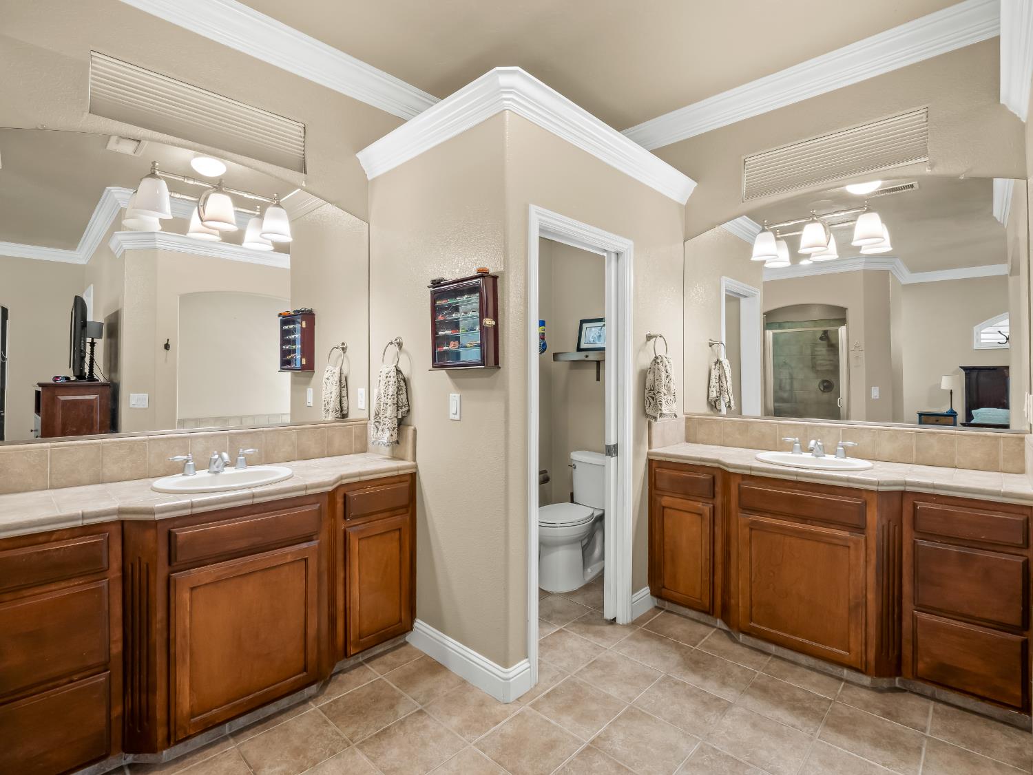 1755 N Cherry Ln, Clovis, CA 93619