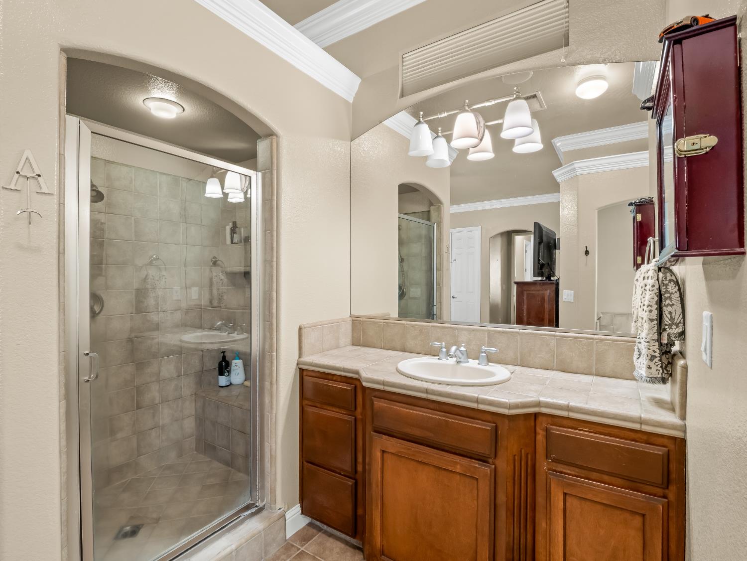 1755 N Cherry Ln, Clovis, CA 93619