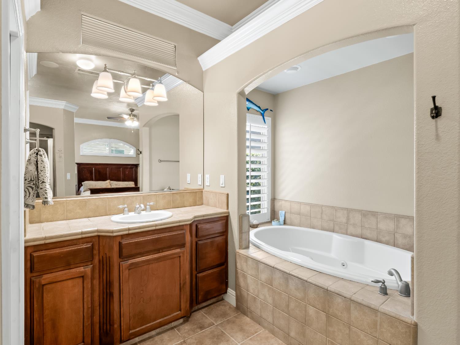 1755 N Cherry Ln, Clovis, CA 93619