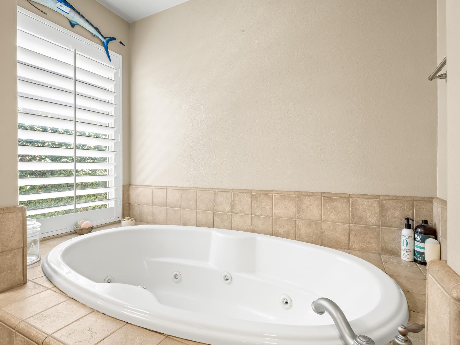 1755 N Cherry Ln, Clovis, CA 93619
