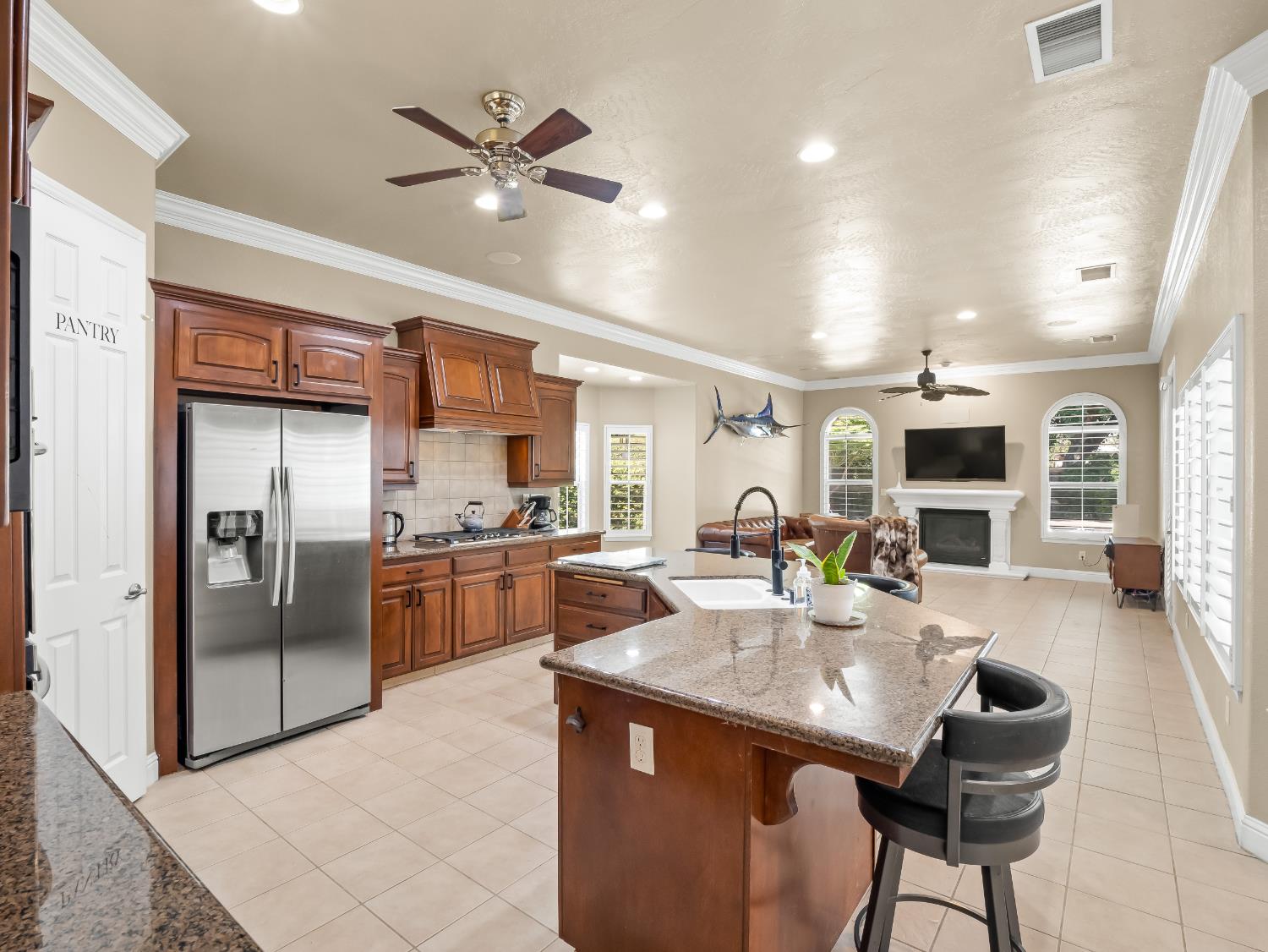 1755 N Cherry Ln, Clovis, CA 93619