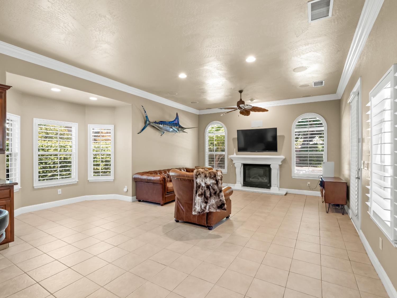 1755 N Cherry Ln, Clovis, CA 93619