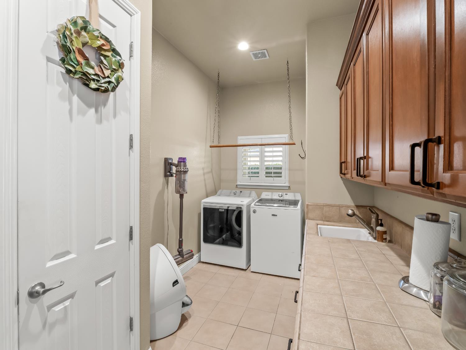 1755 N Cherry Ln, Clovis, CA 93619