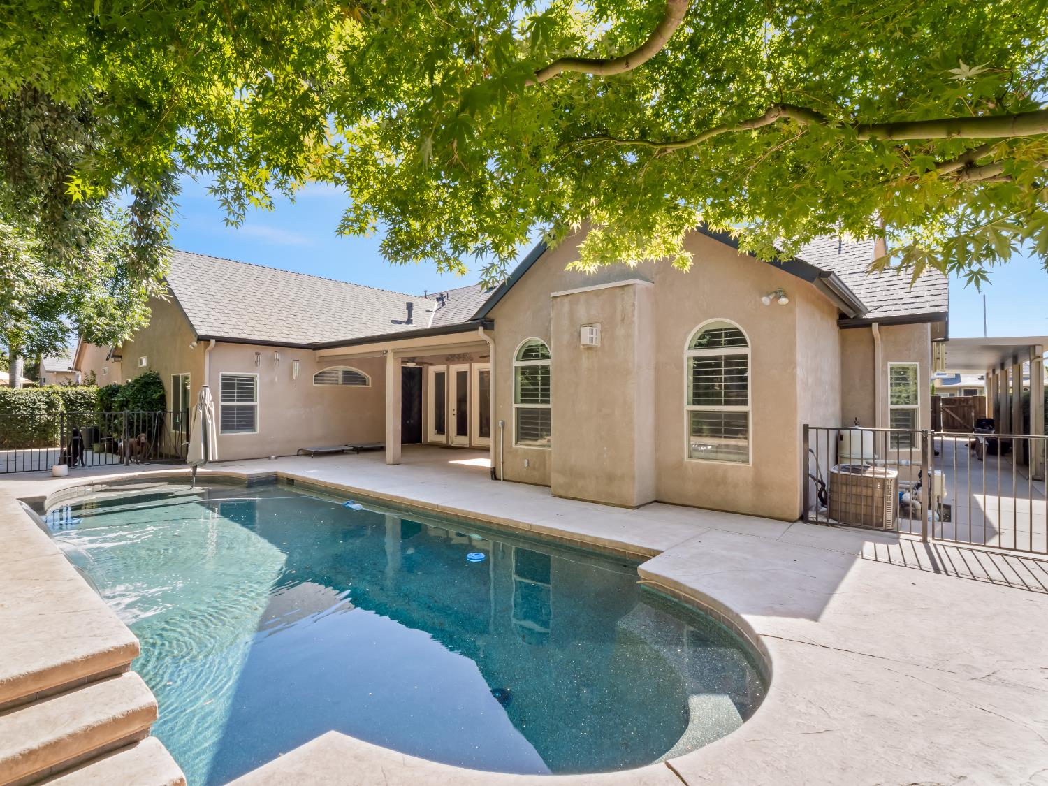 1755 N Cherry Ln, Clovis, CA 93619