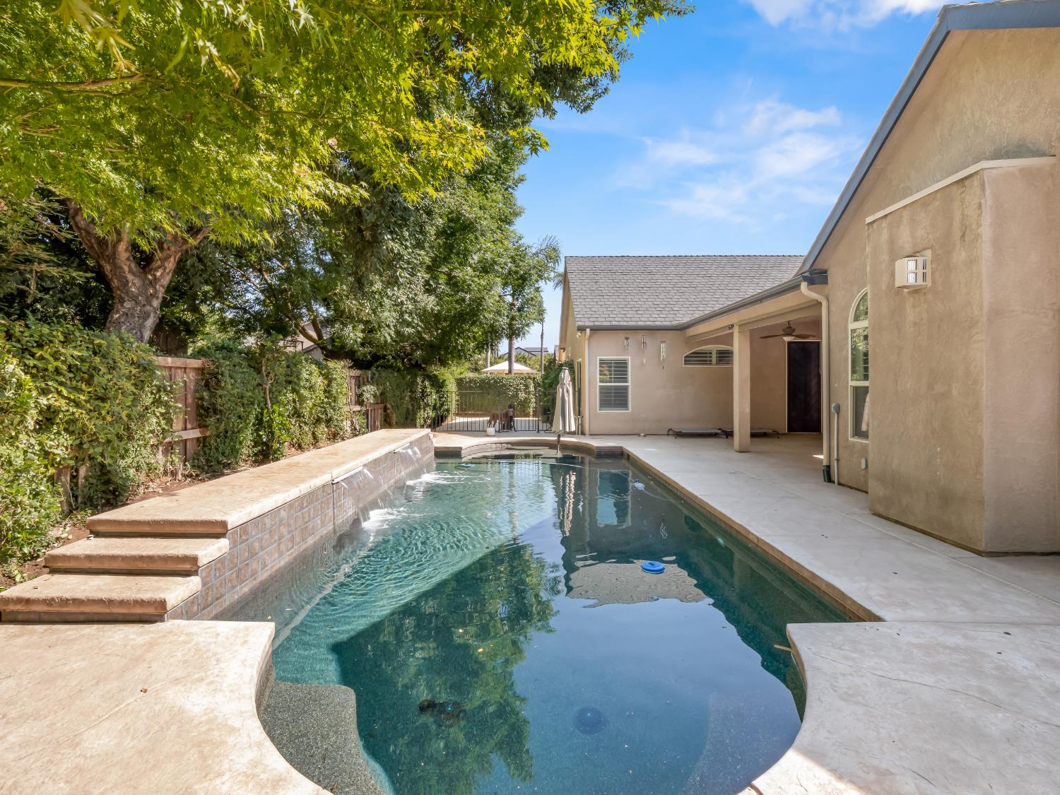 1755 N Cherry Ln, Clovis, CA 93619