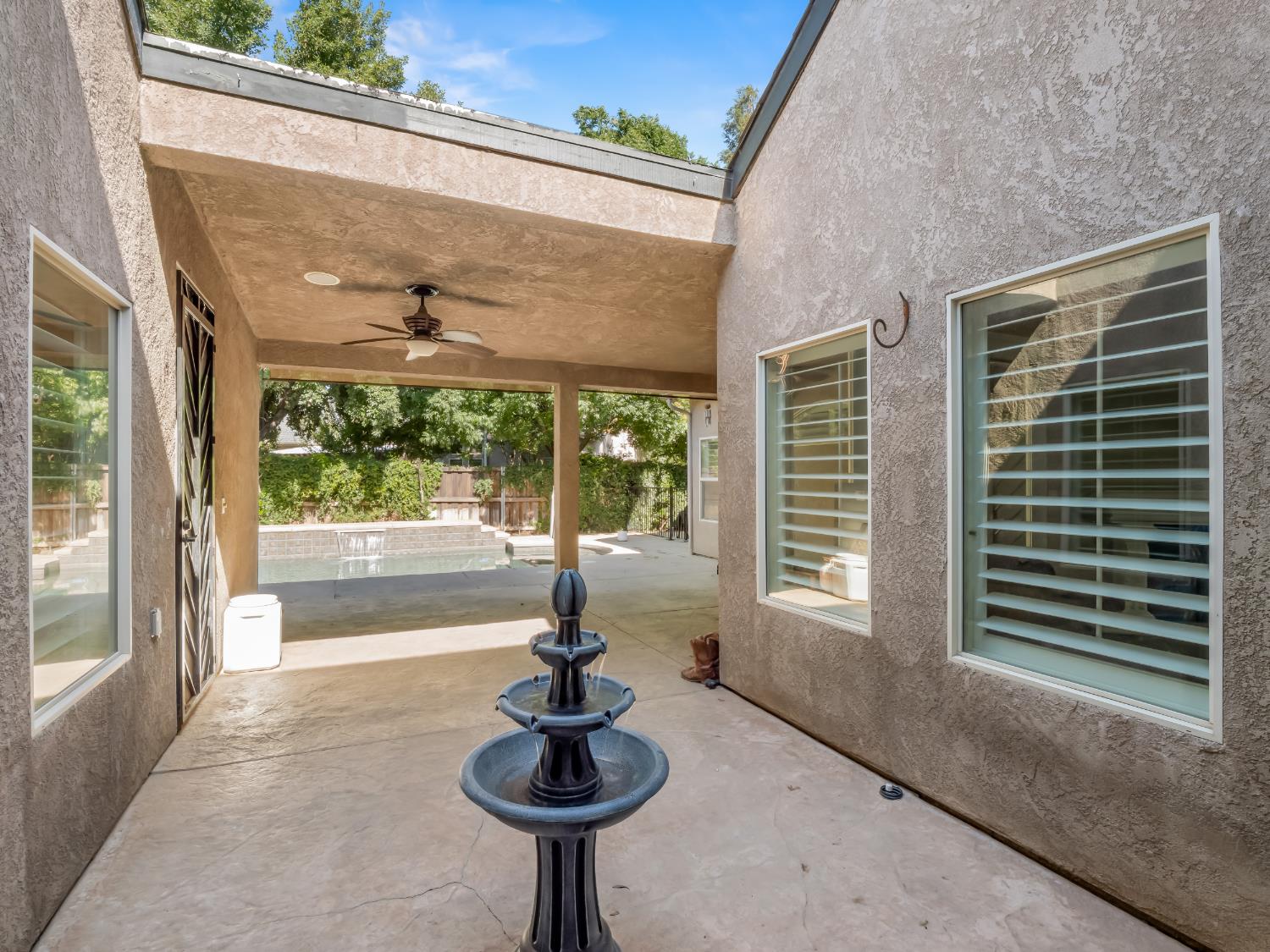 1755 N Cherry Ln, Clovis, CA 93619