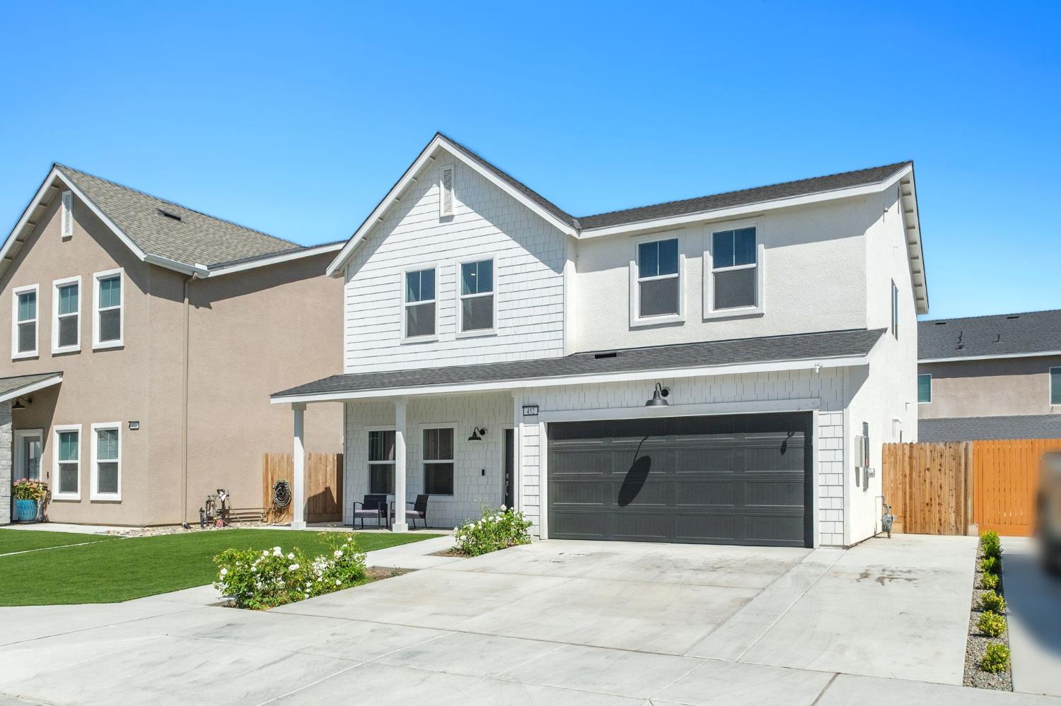 452 University Dr, Lemoore, CA 93245