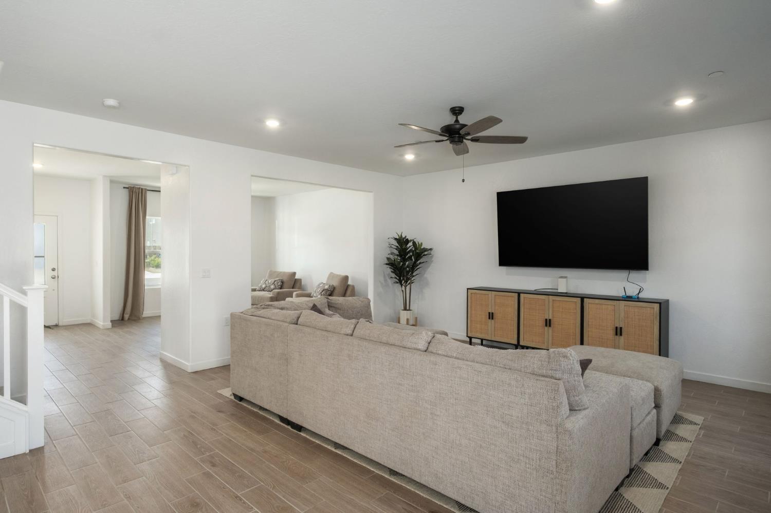 452 University Dr, Lemoore, CA 93245