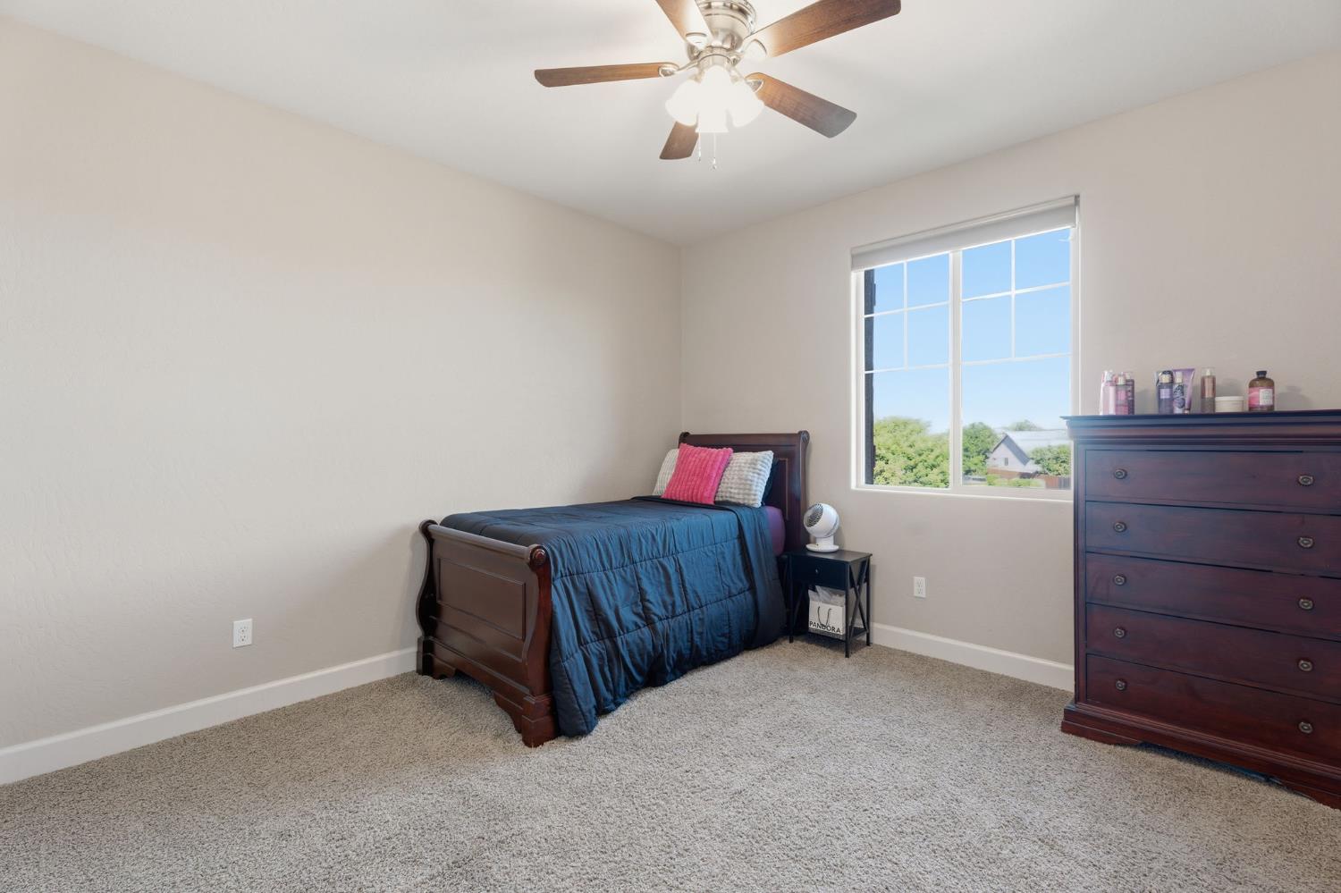3085 N Vahe Ave, Fresno, CA 93737