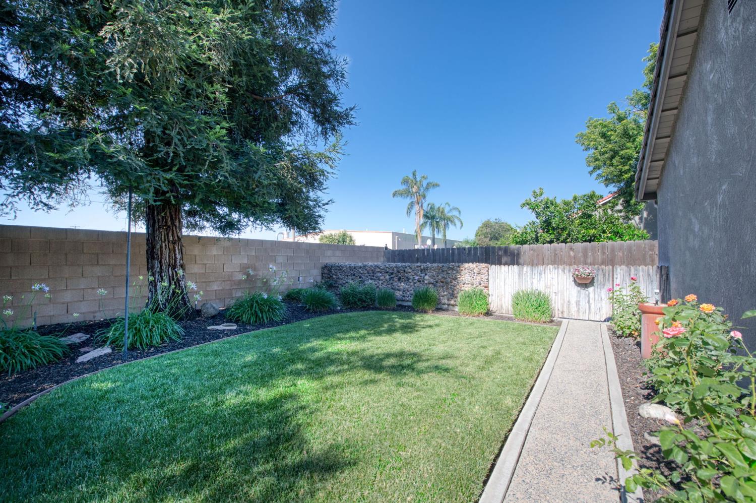 892 Fedora Ave, Clovis, CA 93612