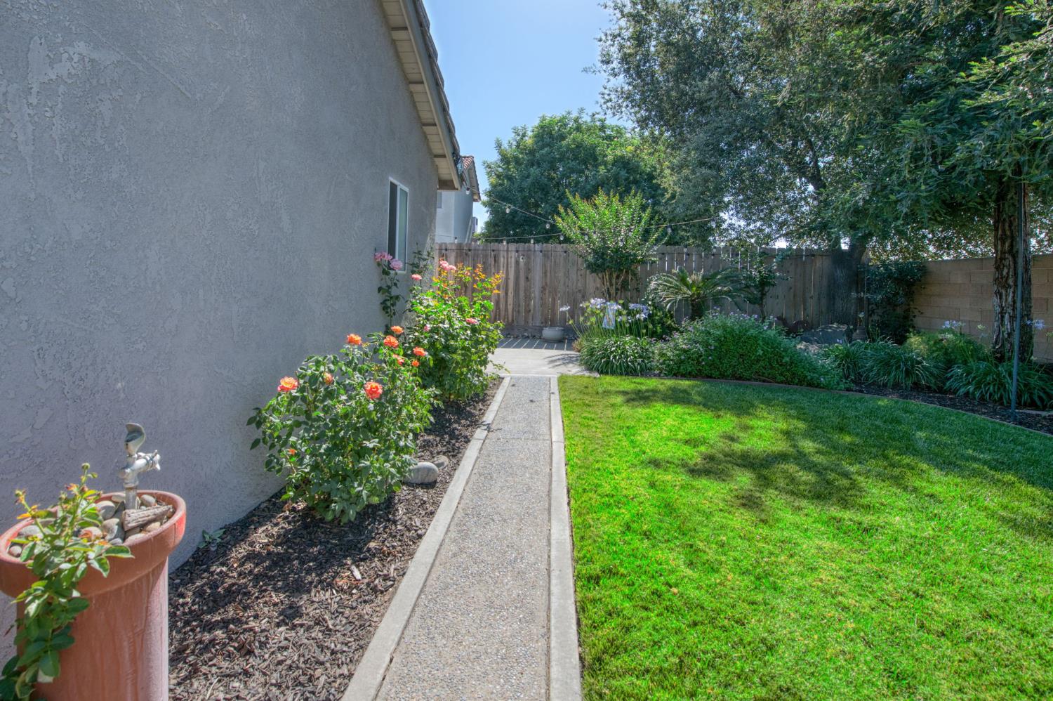 892 Fedora Ave, Clovis, CA 93612