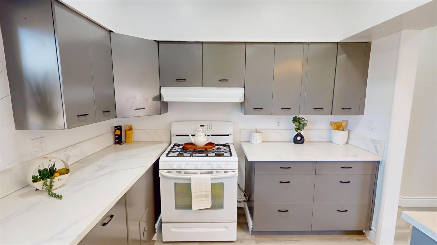 3015 N Adoline Ave, Fresno, CA 93705