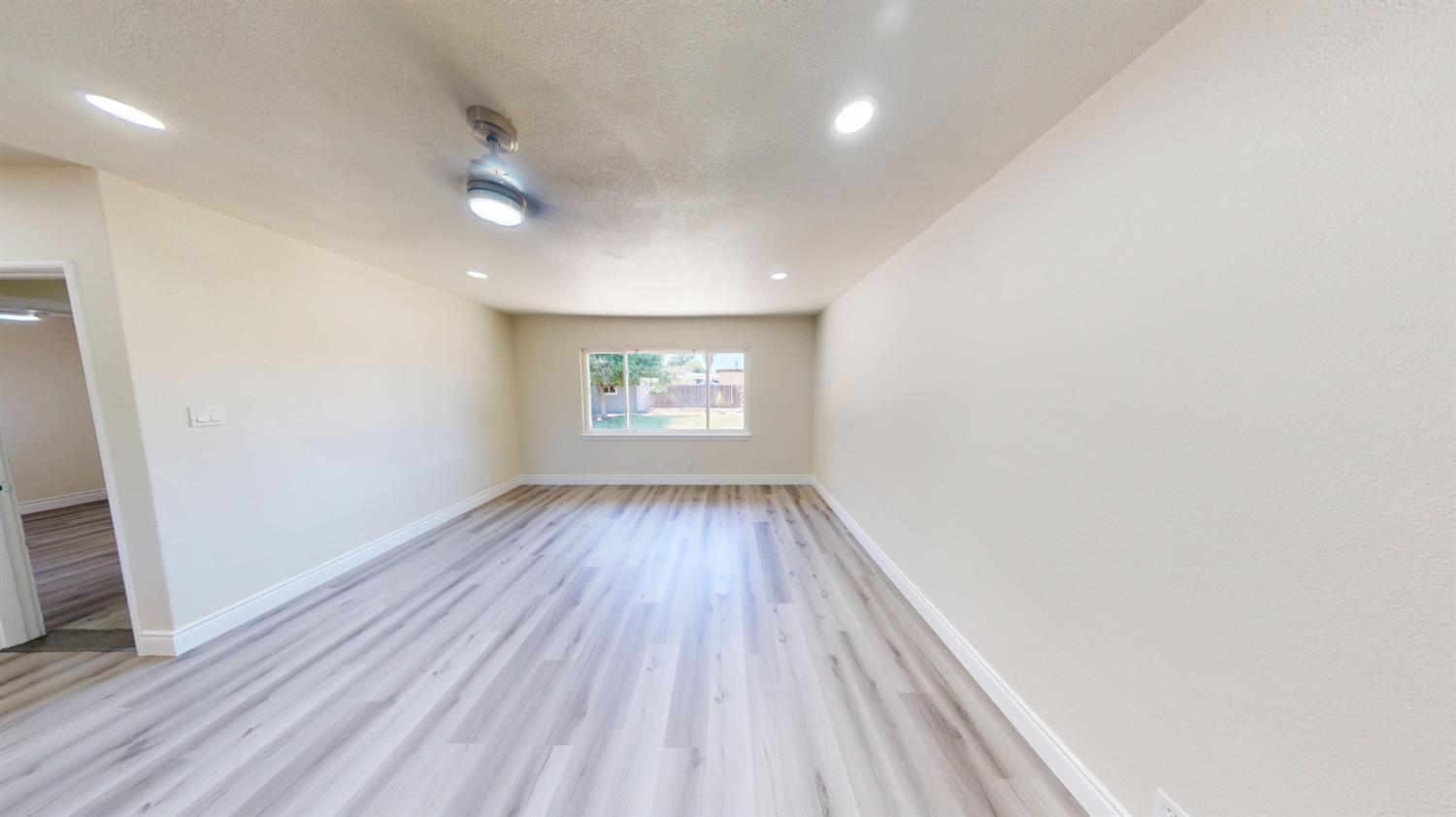 3015 N Adoline Ave, Fresno, CA 93705