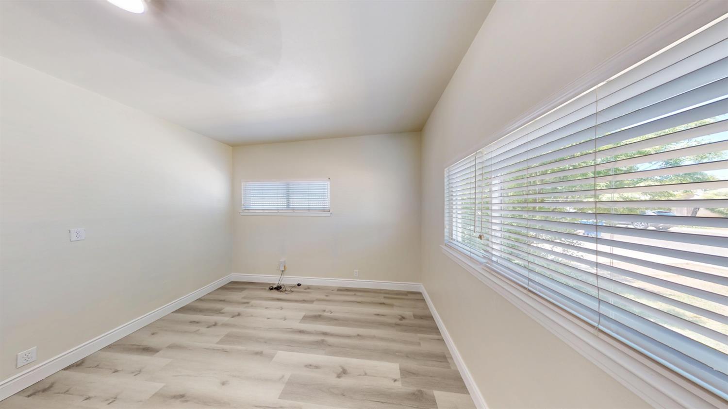 3015 N Adoline Ave, Fresno, CA 93705