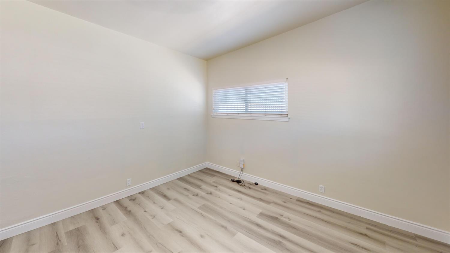 3015 N Adoline Ave, Fresno, CA 93705