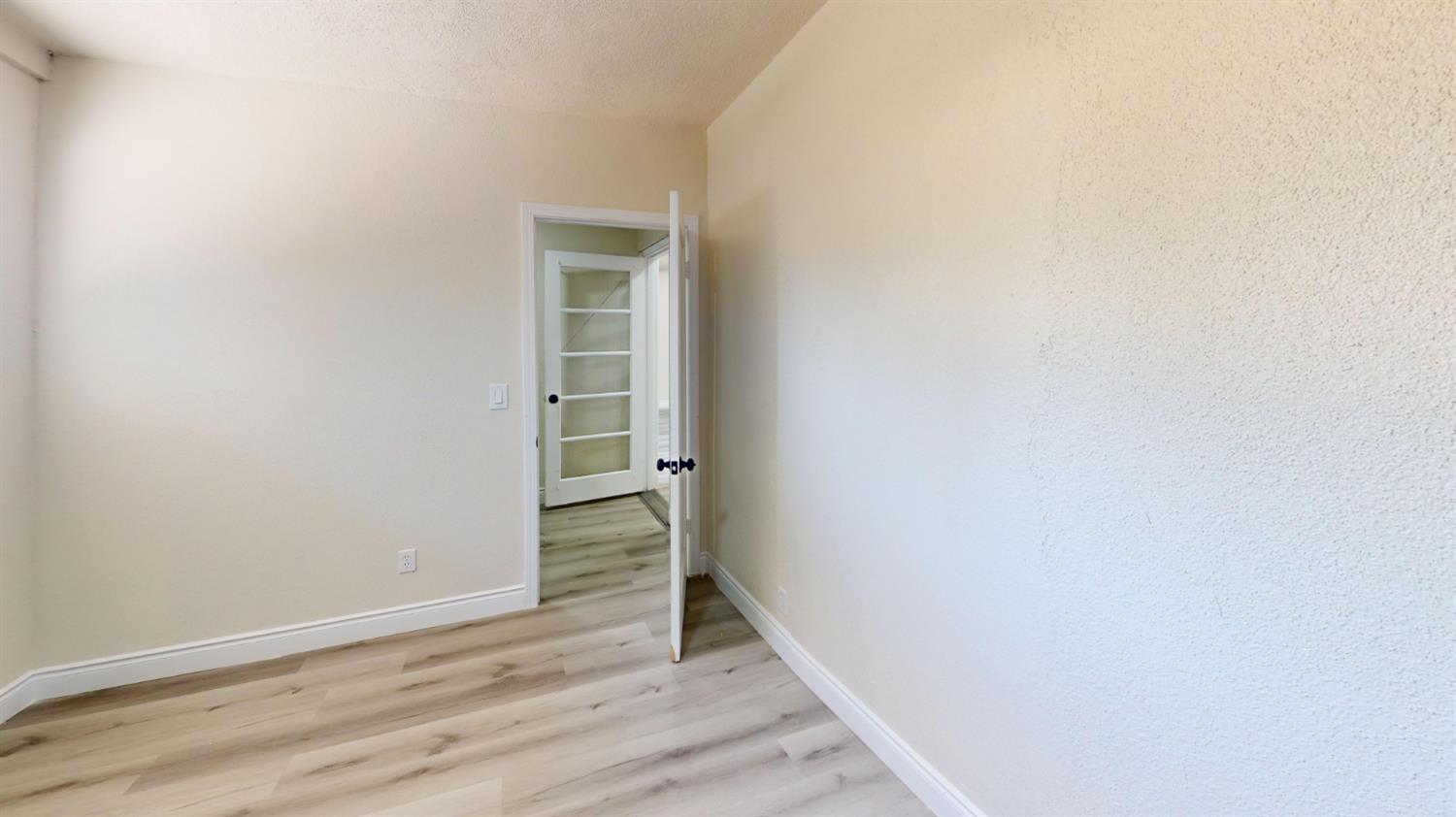 3015 N Adoline Ave, Fresno, CA 93705