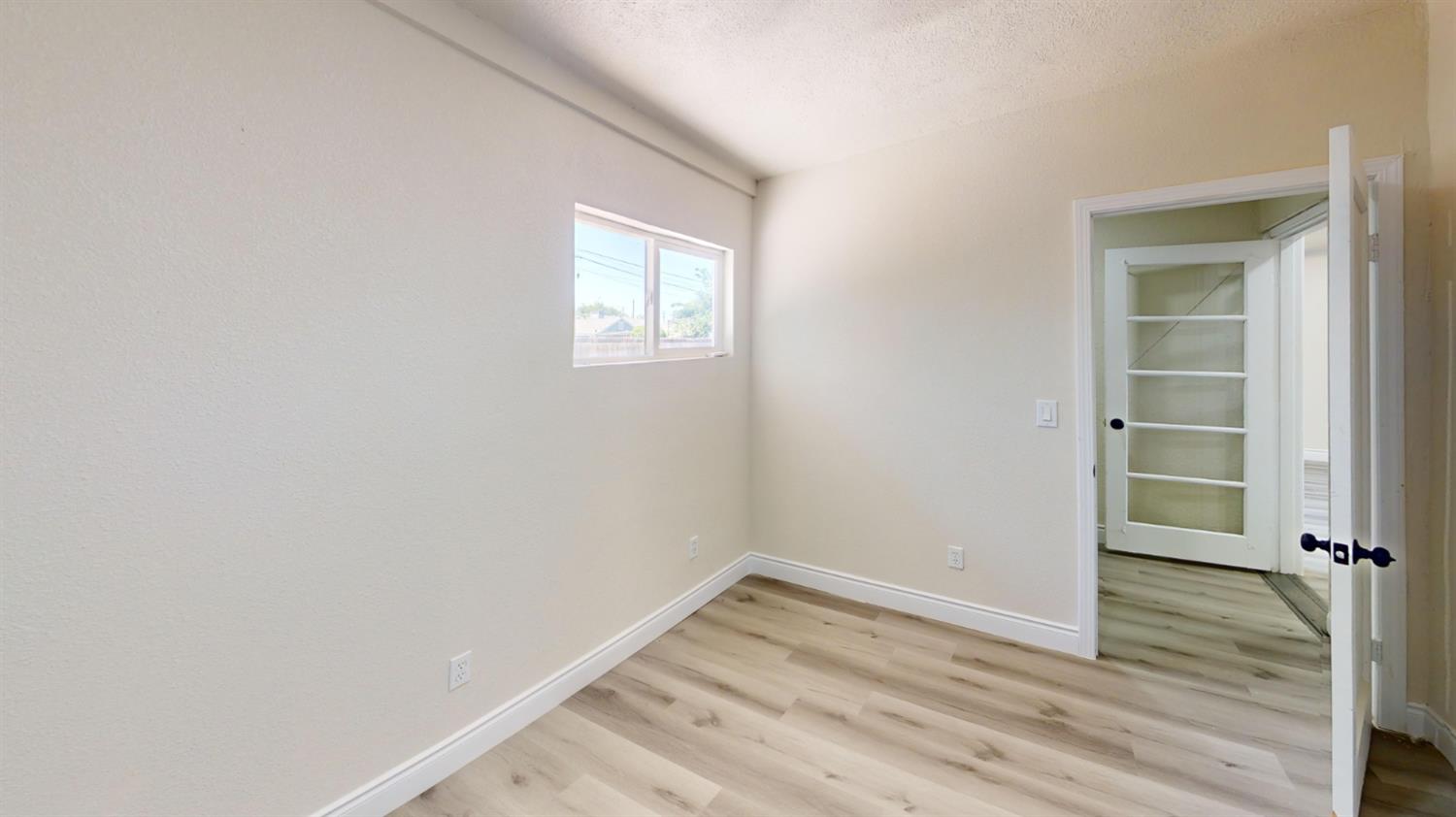 3015 N Adoline Ave, Fresno, CA 93705