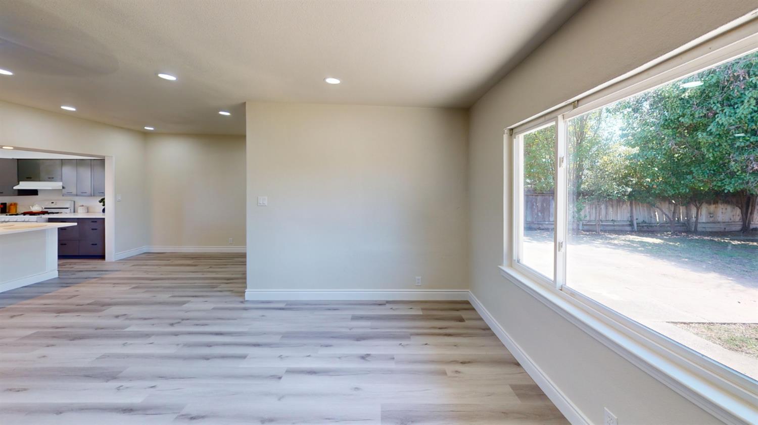 3015 N Adoline Ave, Fresno, CA 93705