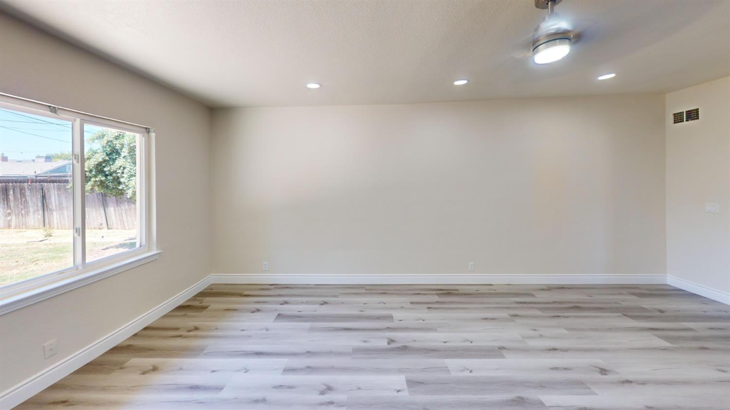 3015 N Adoline Ave, Fresno, CA 93705