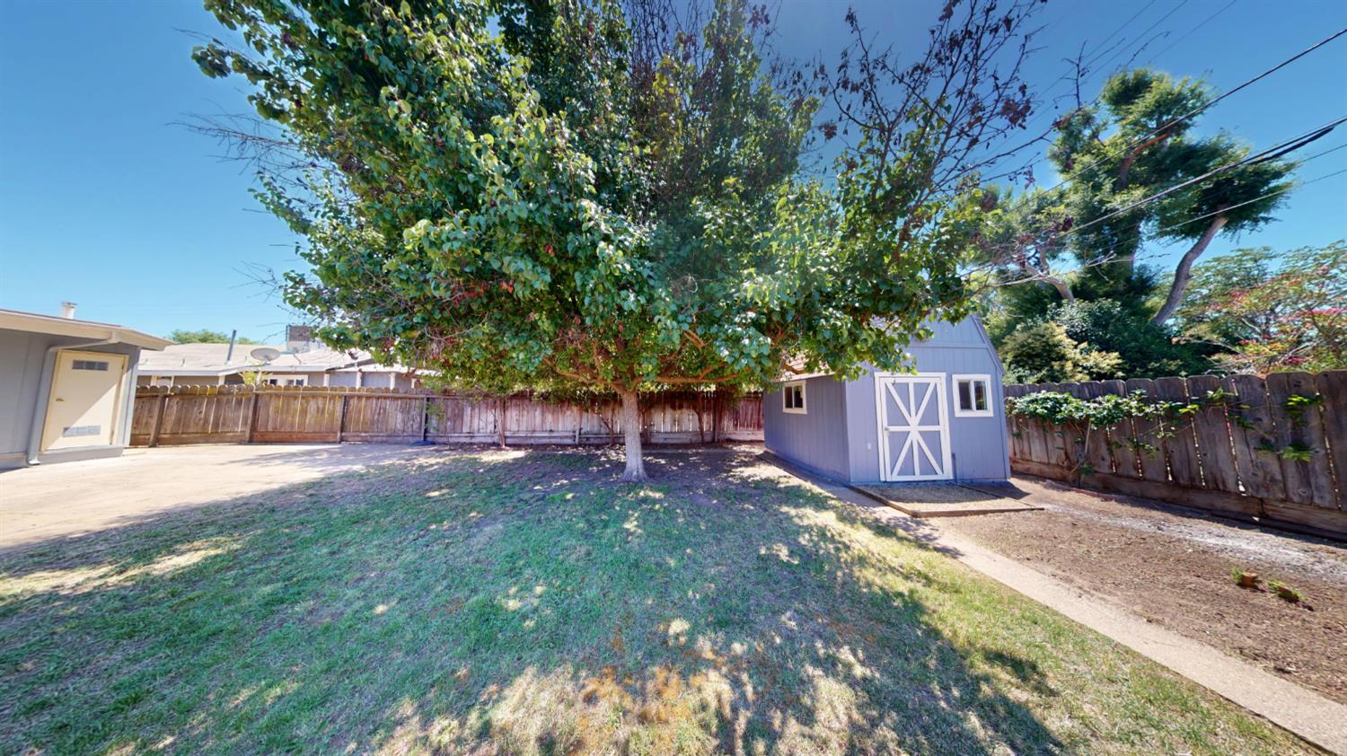 3015 N Adoline Ave, Fresno, CA 93705