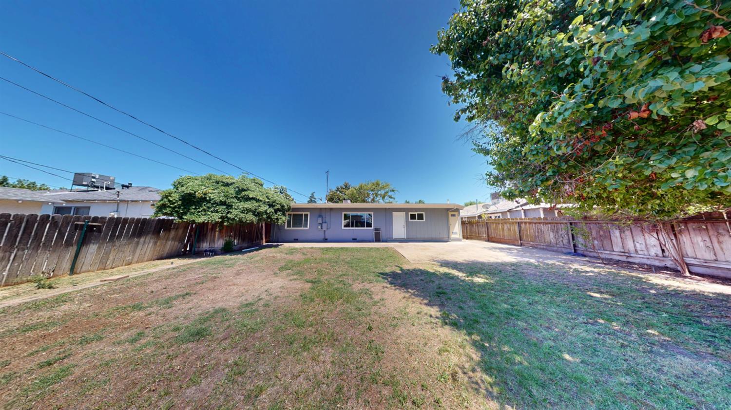 3015 N Adoline Ave, Fresno, CA 93705