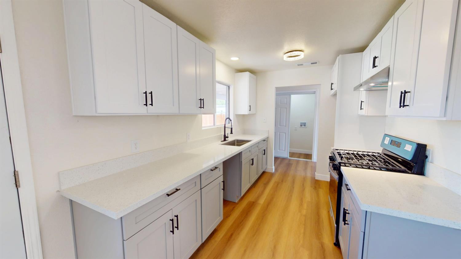 4298 N Holt Ave, Fresno, CA 93705