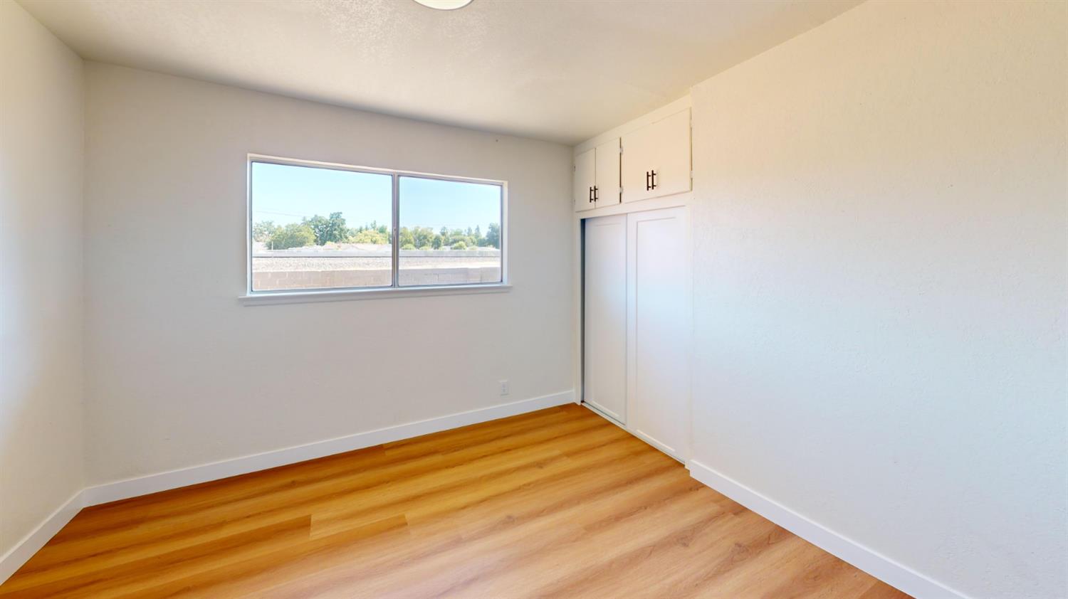 4298 N Holt Ave, Fresno, CA 93705