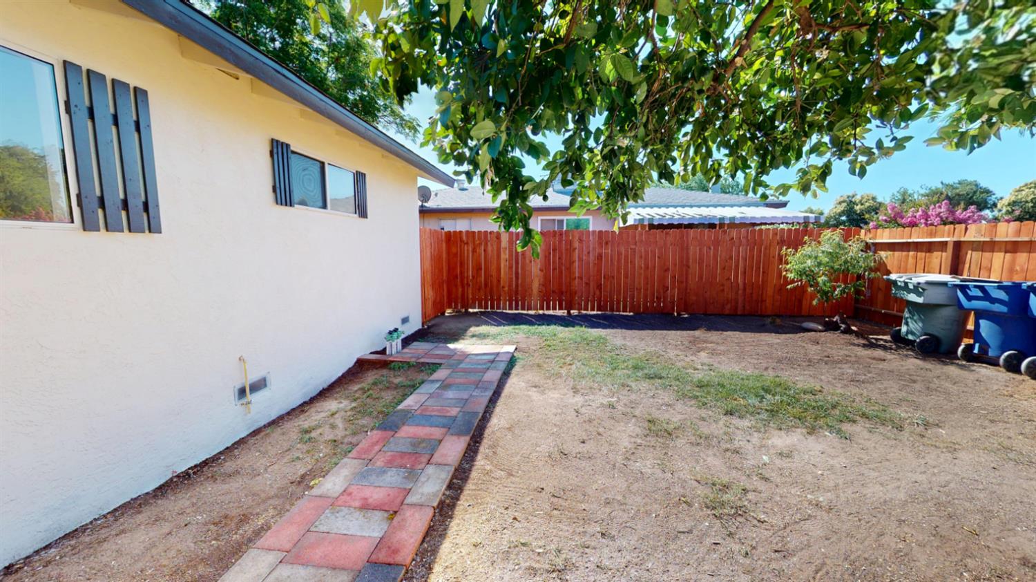 4298 N Holt Ave, Fresno, CA 93705