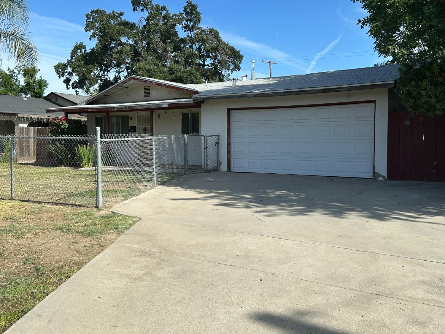 530 E 11Th St, Hanford, CA 93230
