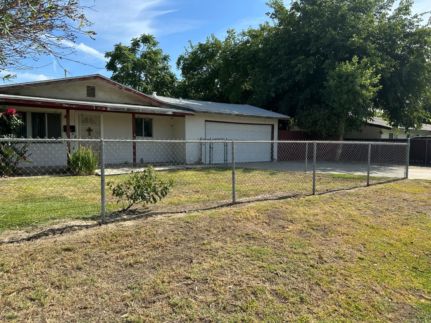 530 E 11Th St, Hanford, CA 93230