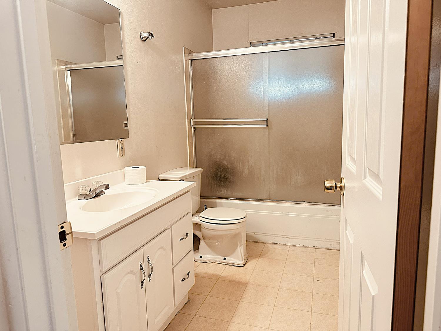 530 E 11Th St, Hanford, CA 93230