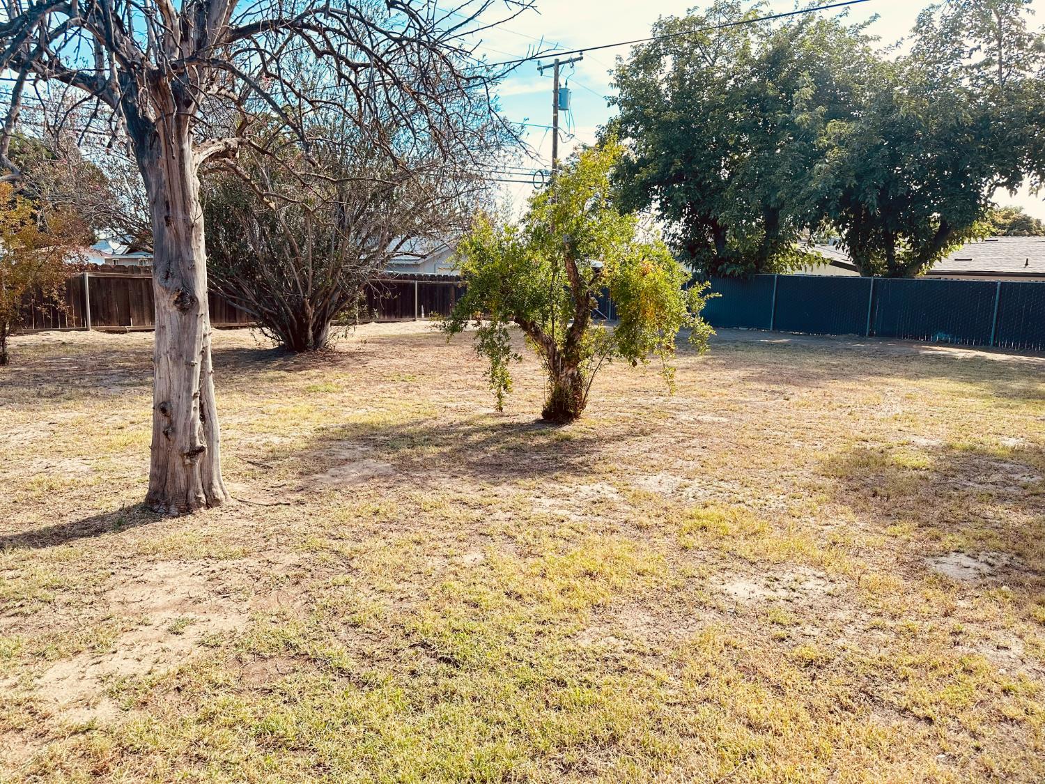 530 E 11Th St, Hanford, CA 93230