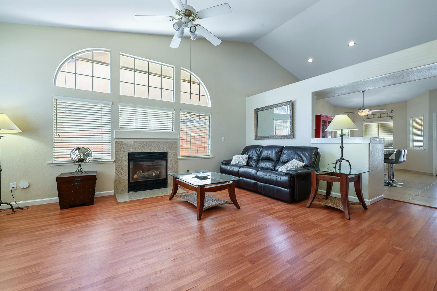 10271 N Whitney Ave, Fresno, CA 93730