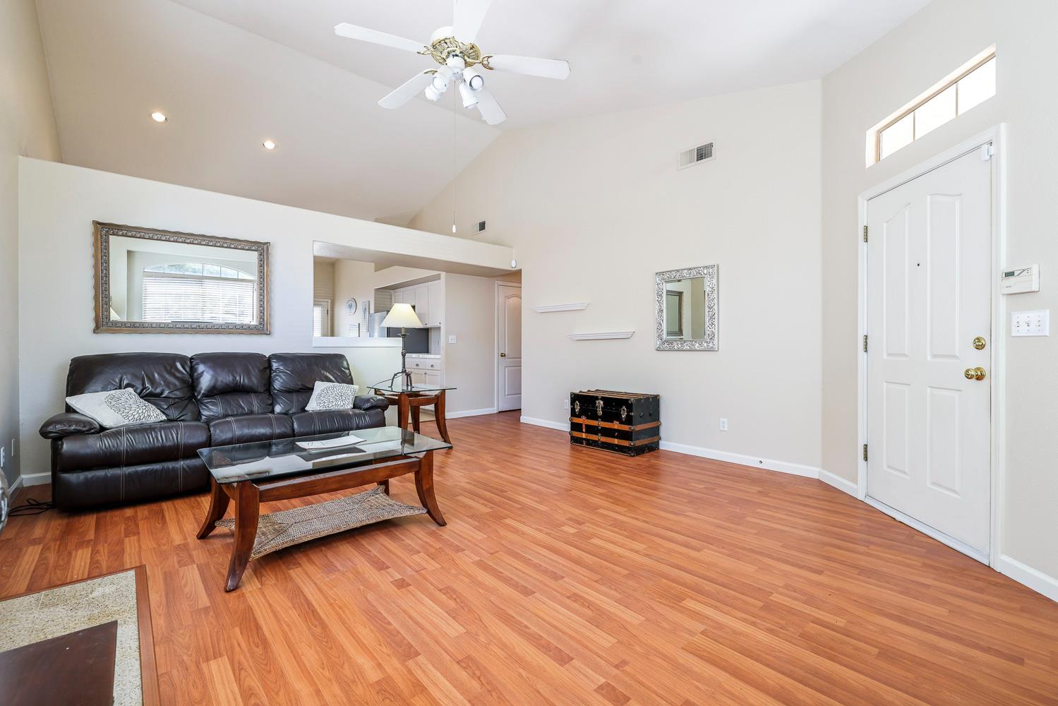 10271 N Whitney Ave, Fresno, CA 93730
