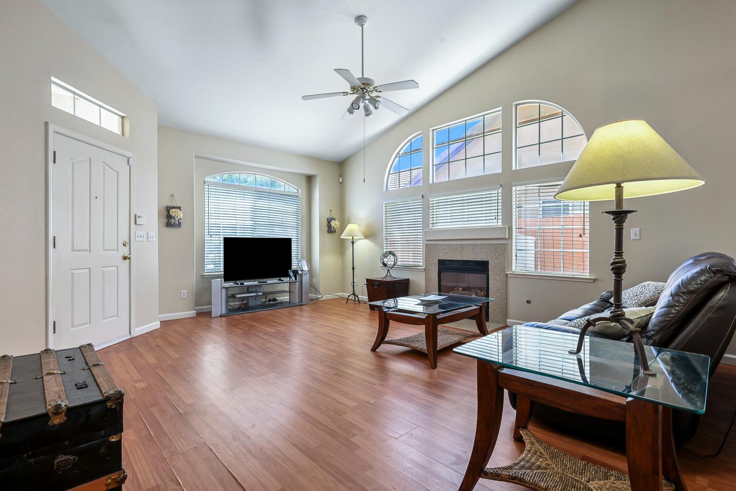 10271 N Whitney Ave, Fresno, CA 93730