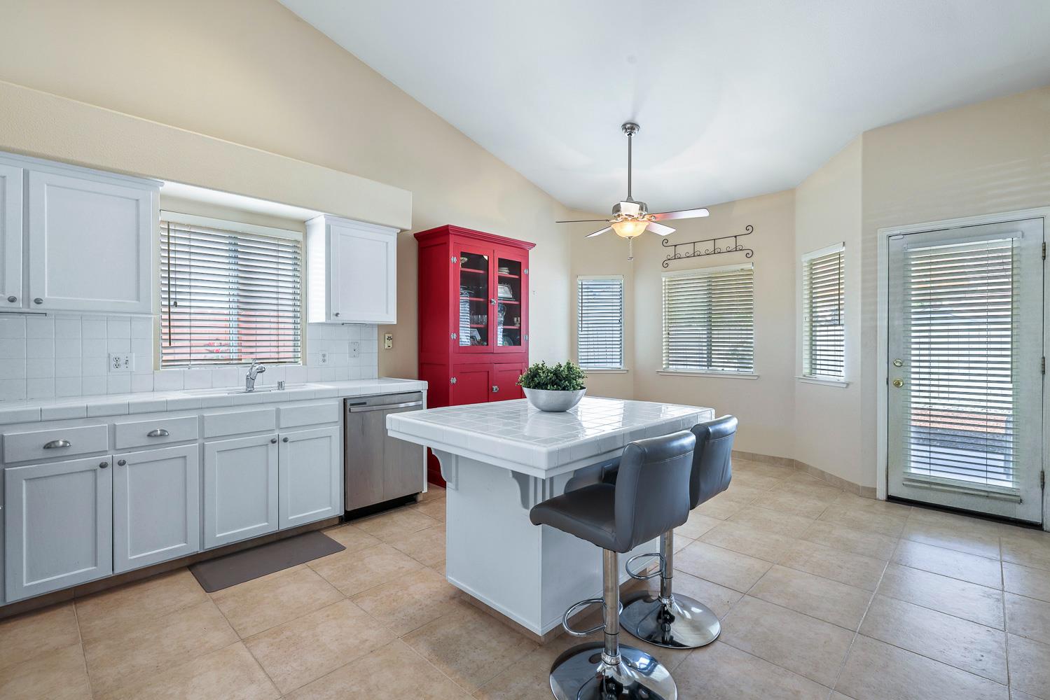 10271 N Whitney Ave, Fresno, CA 93730