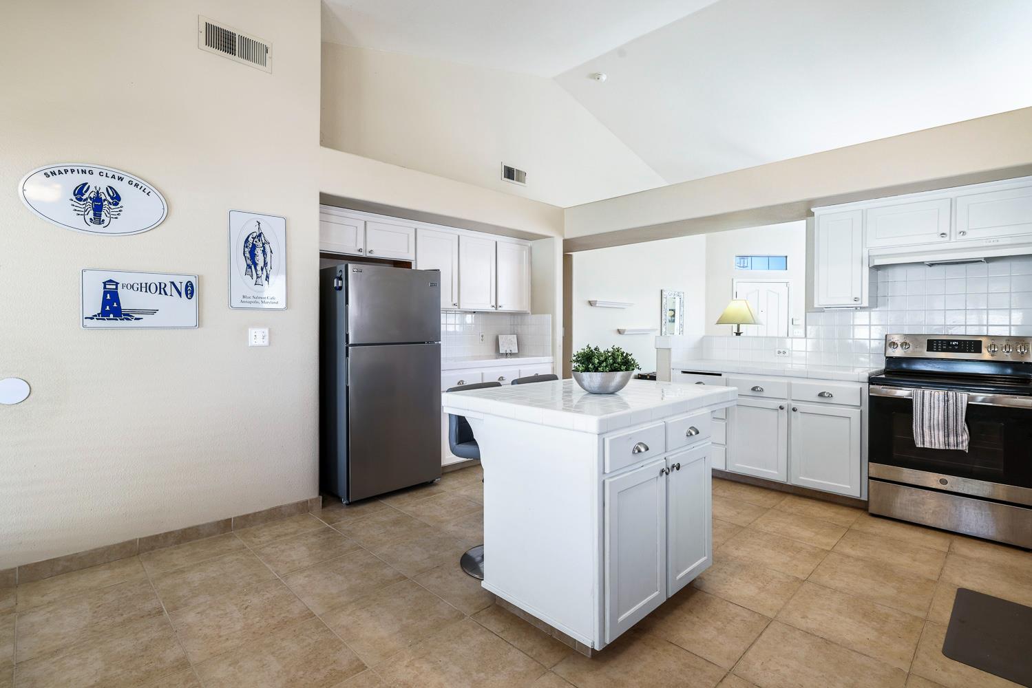 10271 N Whitney Ave, Fresno, CA 93730
