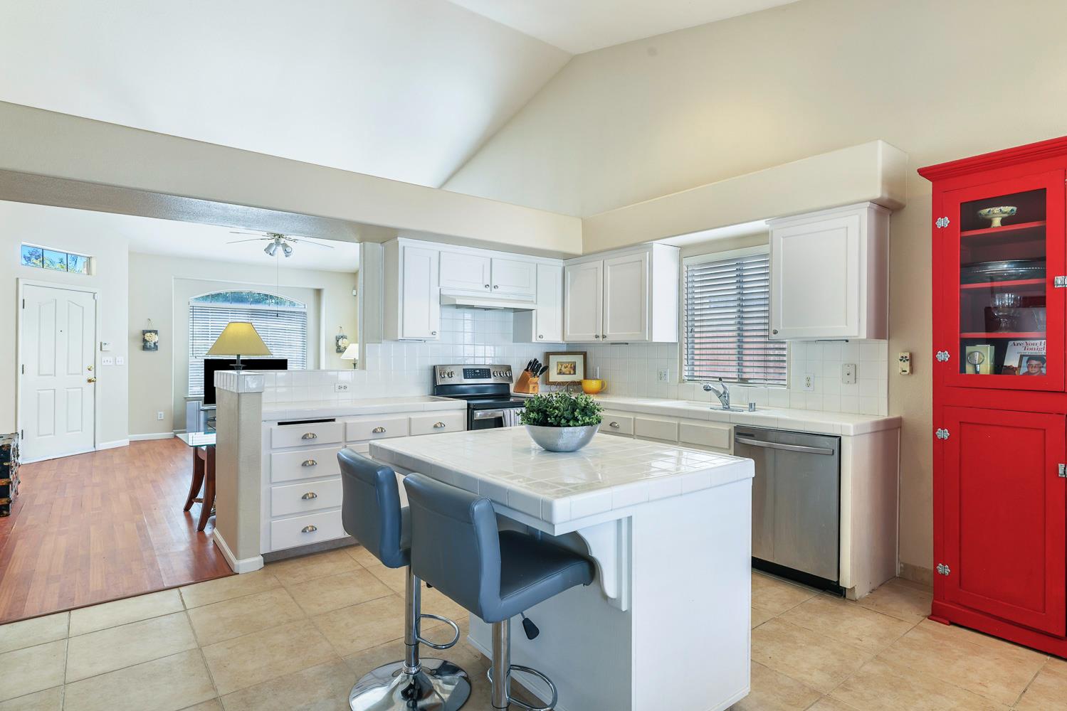 10271 N Whitney Ave, Fresno, CA 93730