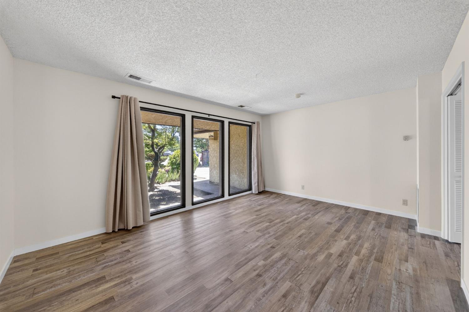83 2Nd St, Clovis, CA 93612