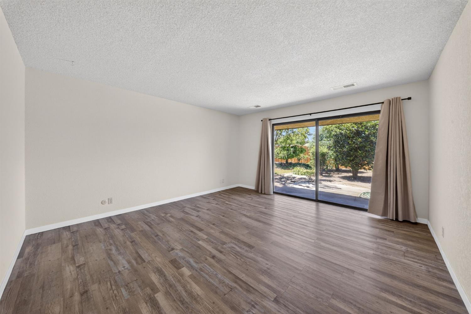 83 2Nd St, Clovis, CA 93612