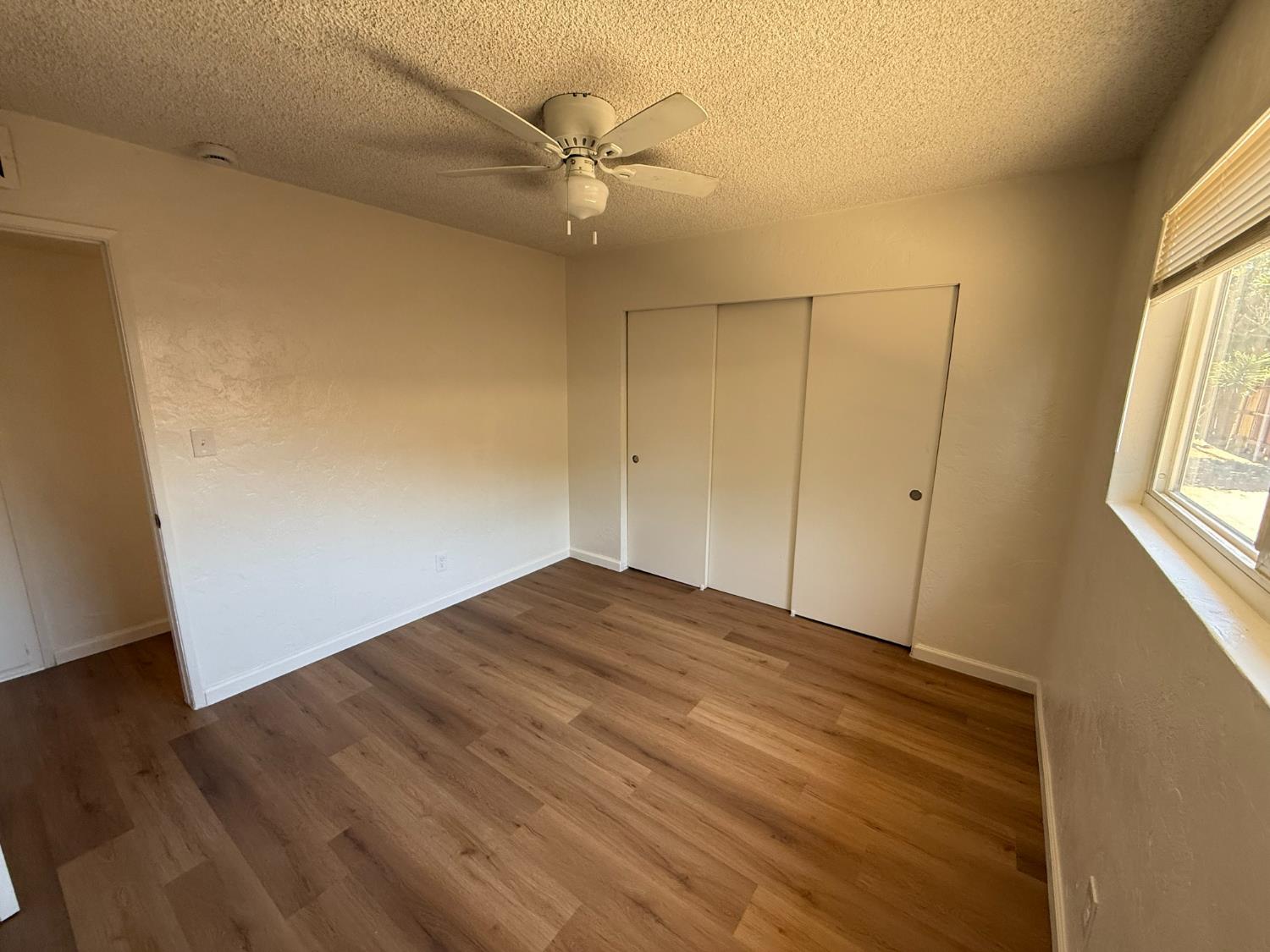 2081 E Stockham Ave, Tulare, CA 93274