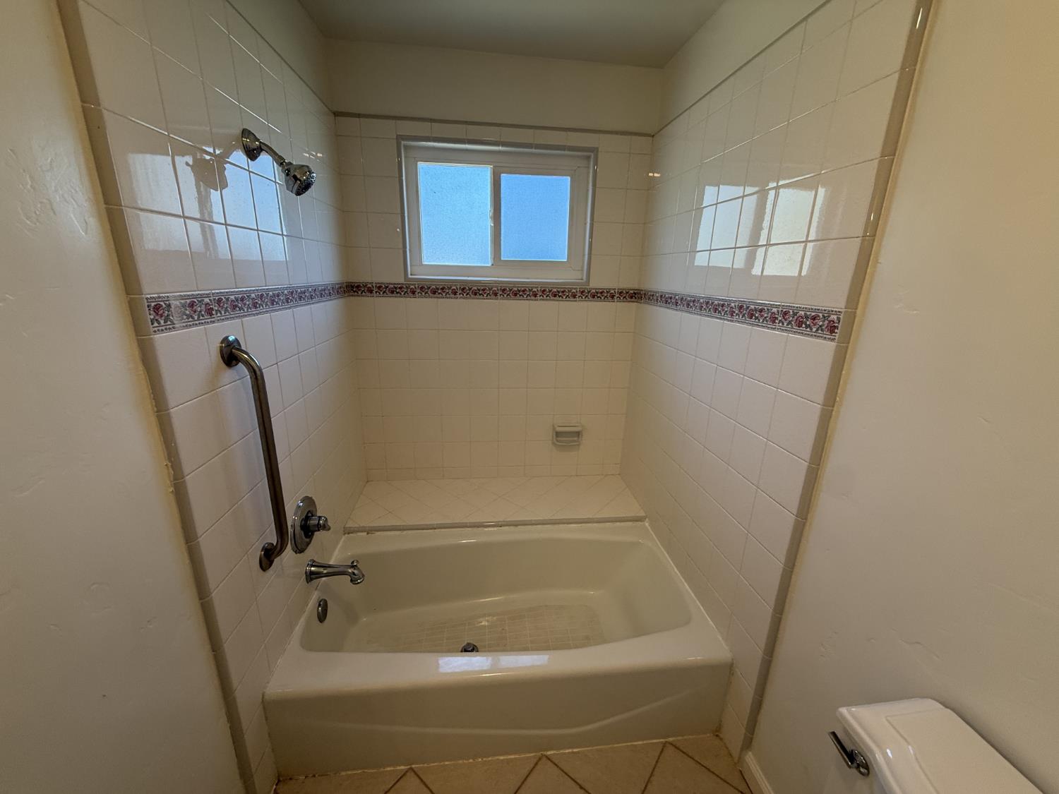 2081 E Stockham Ave, Tulare, CA 93274