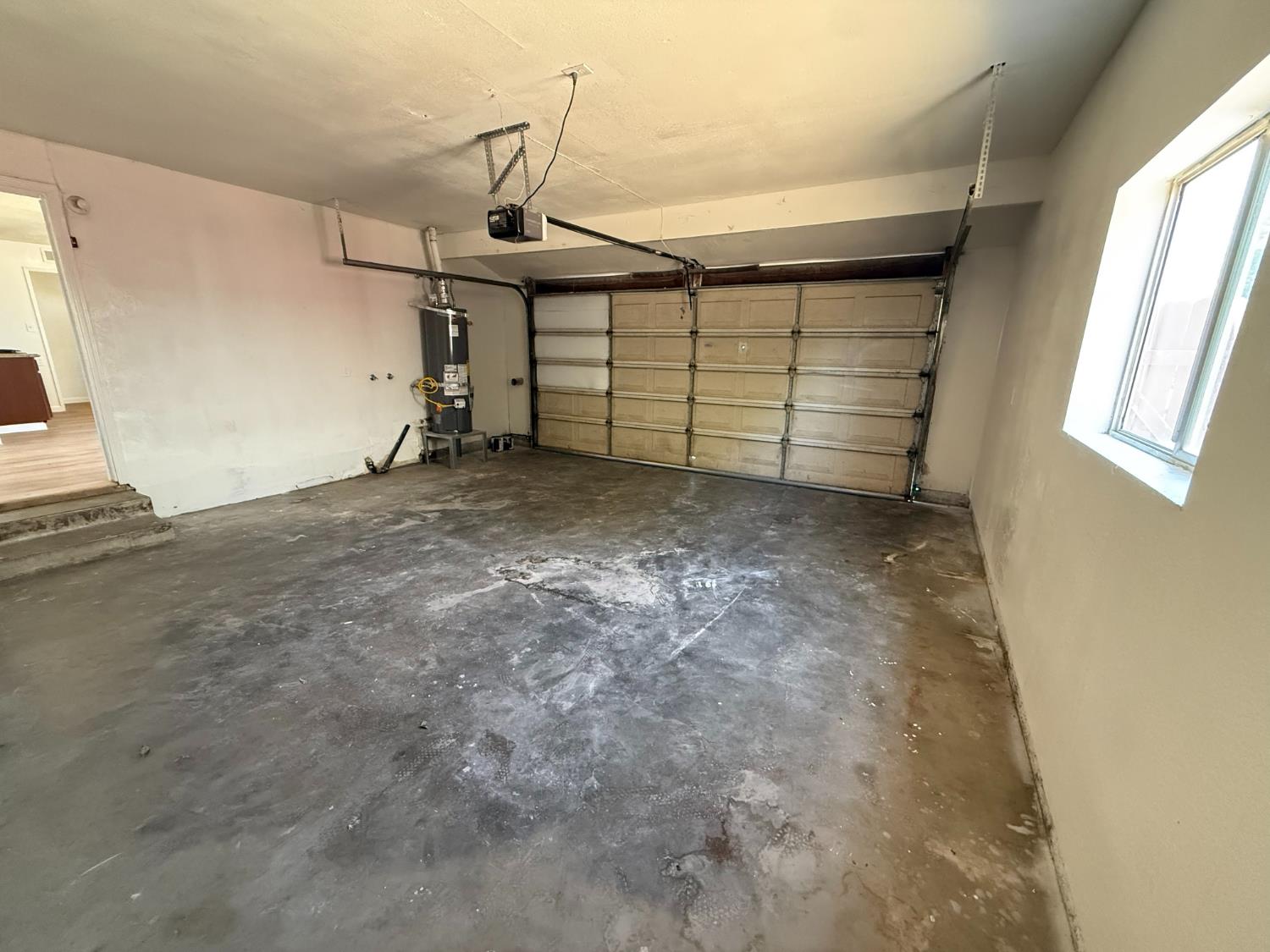 2081 E Stockham Ave, Tulare, CA 93274