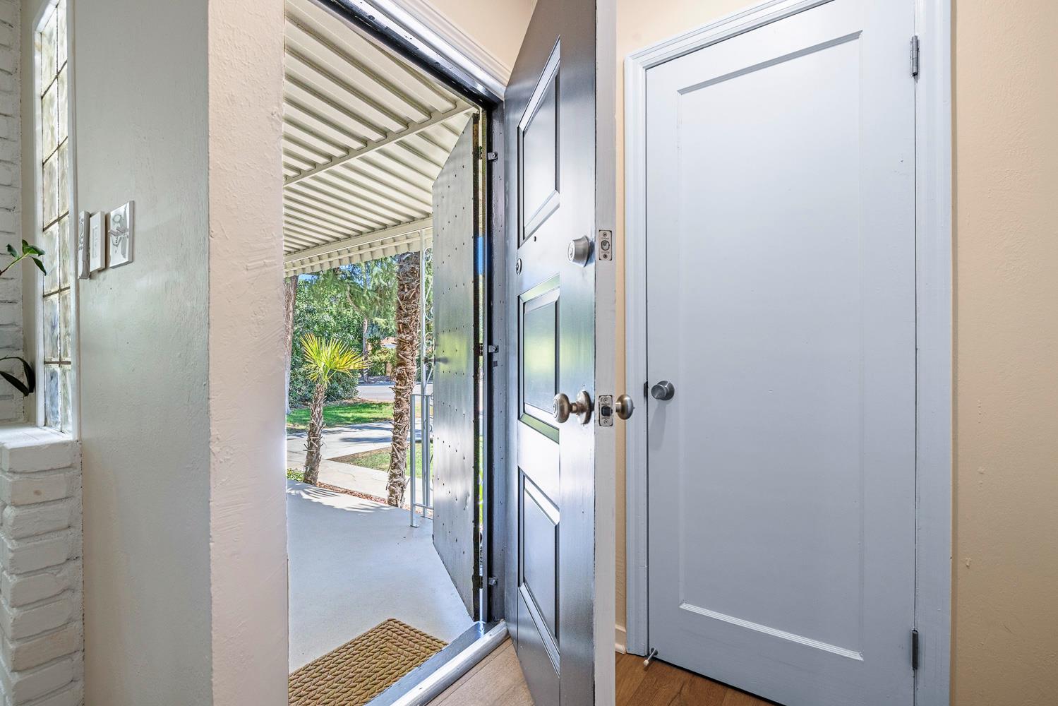 657 E Ramona Way, Fresno, CA 93704
