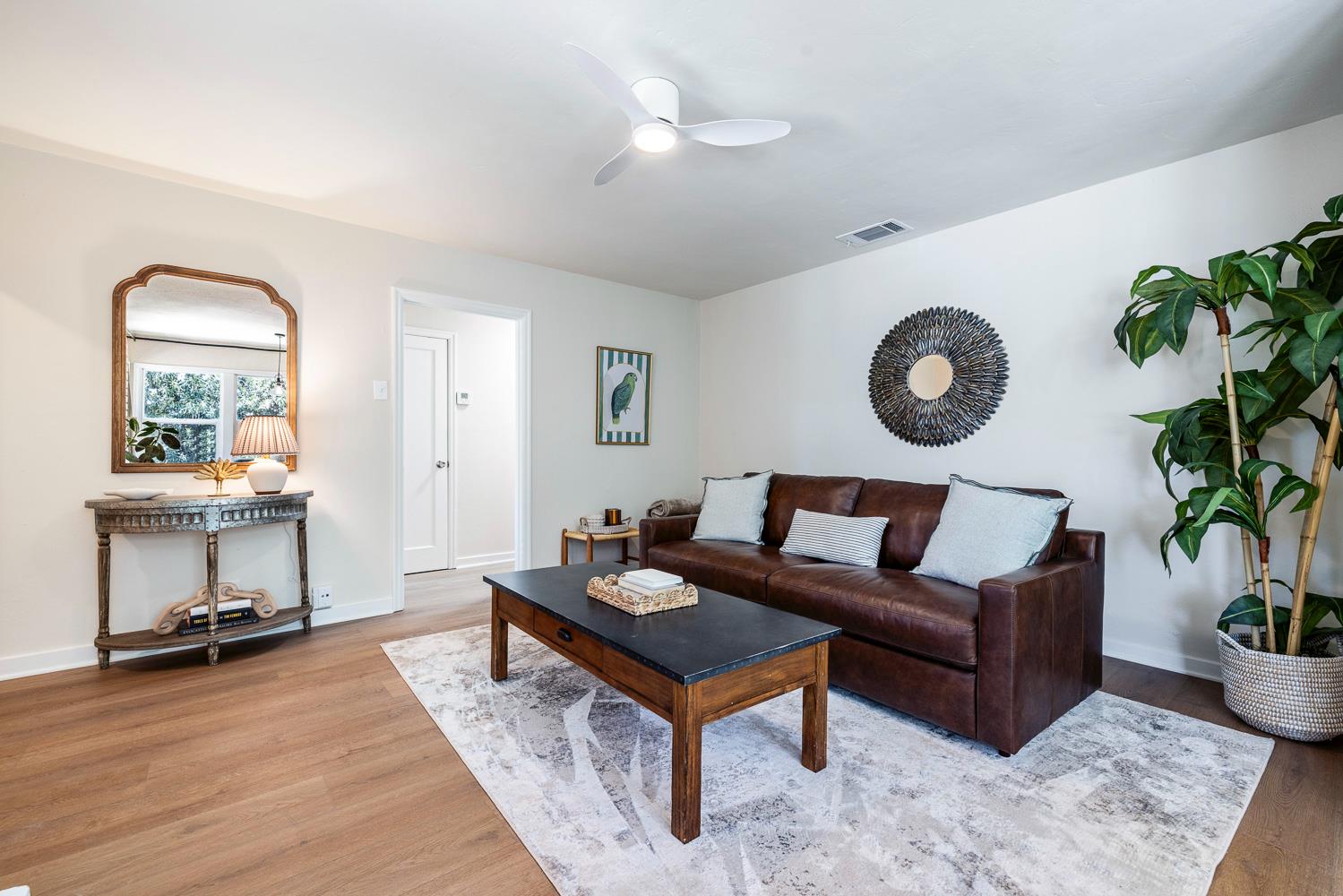 657 E Ramona Way, Fresno, CA 93704