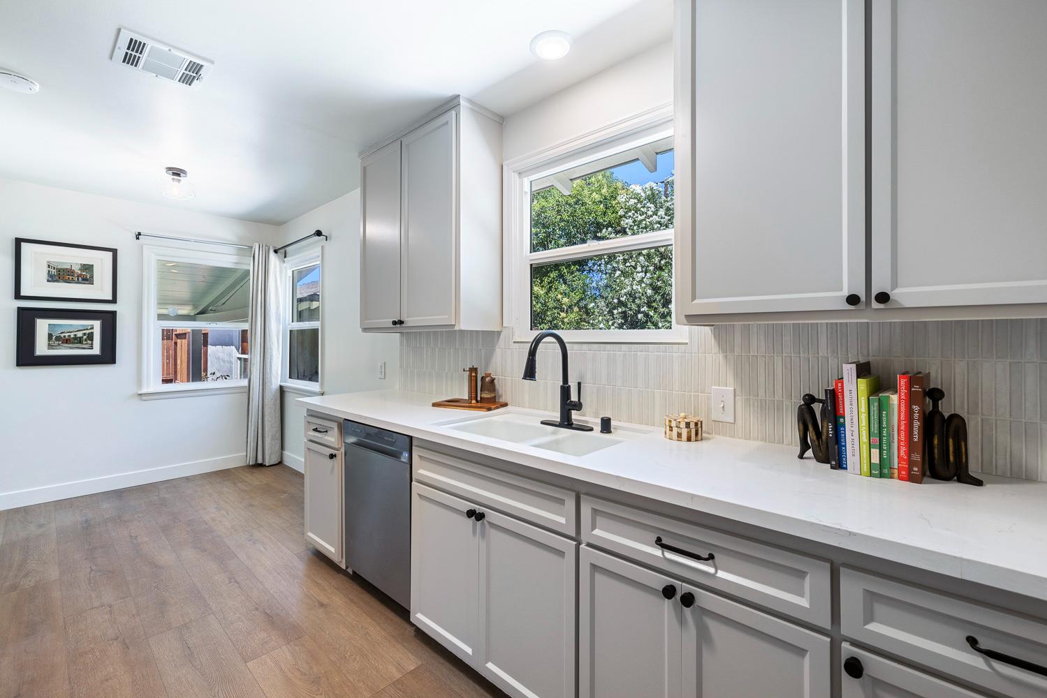 657 E Ramona Way, Fresno, CA 93704