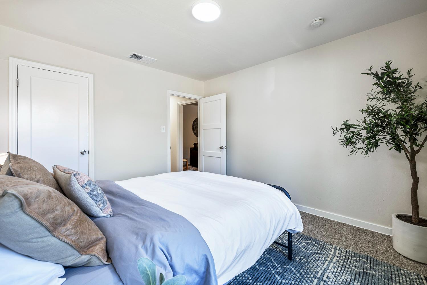 657 E Ramona Way, Fresno, CA 93704