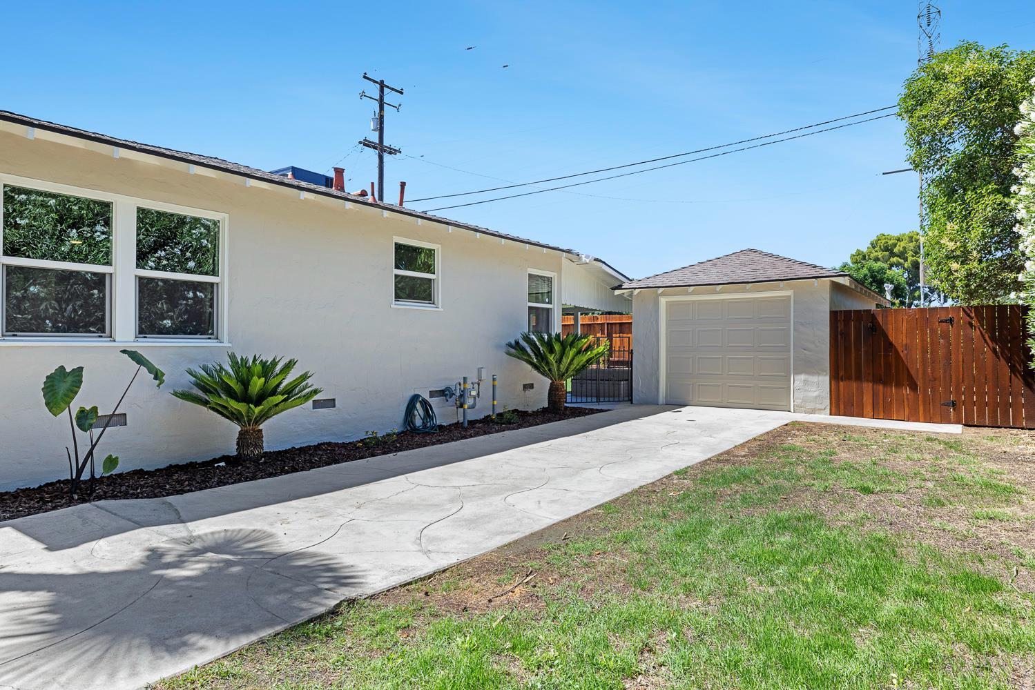 657 E Ramona Way, Fresno, CA 93704