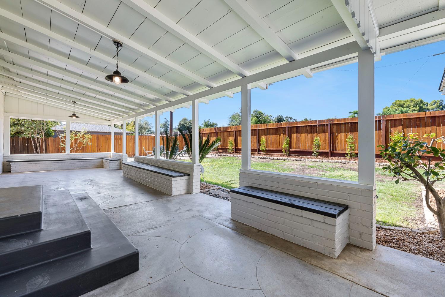 657 E Ramona Way, Fresno, CA 93704